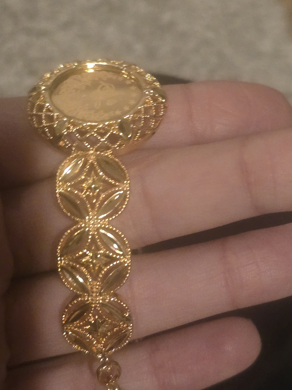 22kgp Dubai Elegant Gold-Tone Women's Bracelet with Filigree Medallion - Picture 6 of 12